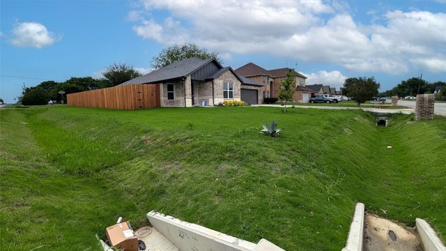 1625 Avenue D, Grand Prairie, TX 75051