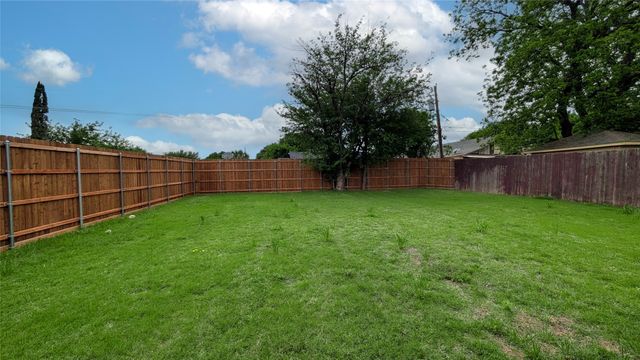 1625 Avenue D, Grand Prairie, TX 75051