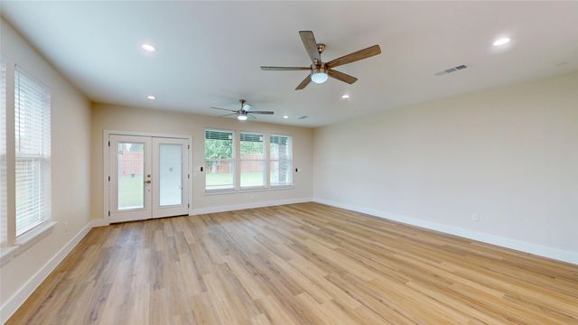 1625 Avenue D, Grand Prairie, TX 75051
