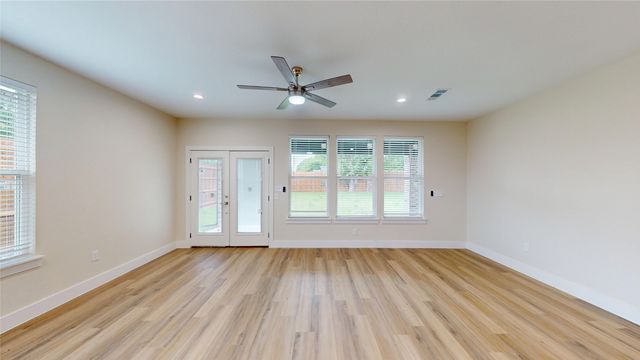 1625 Avenue D, Grand Prairie, TX 75051
