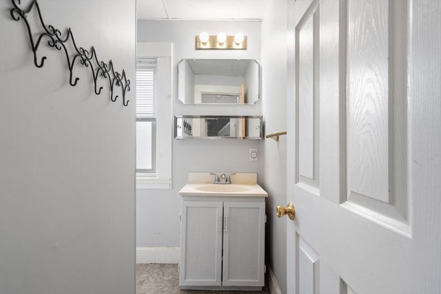 12 Western Ave, Natick, MA 01760