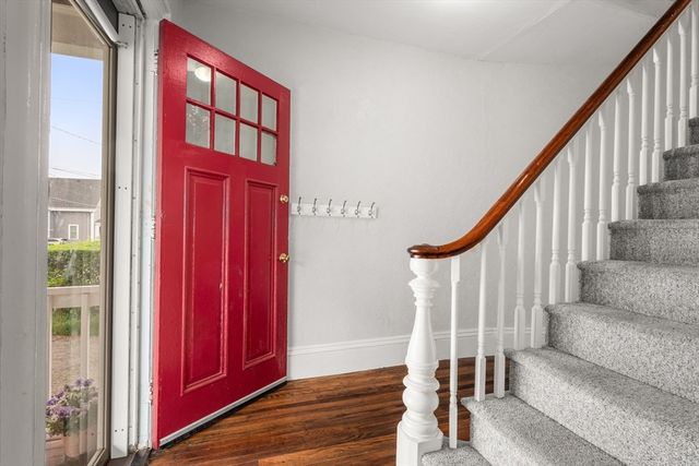 12 Western Ave, Natick, MA 01760