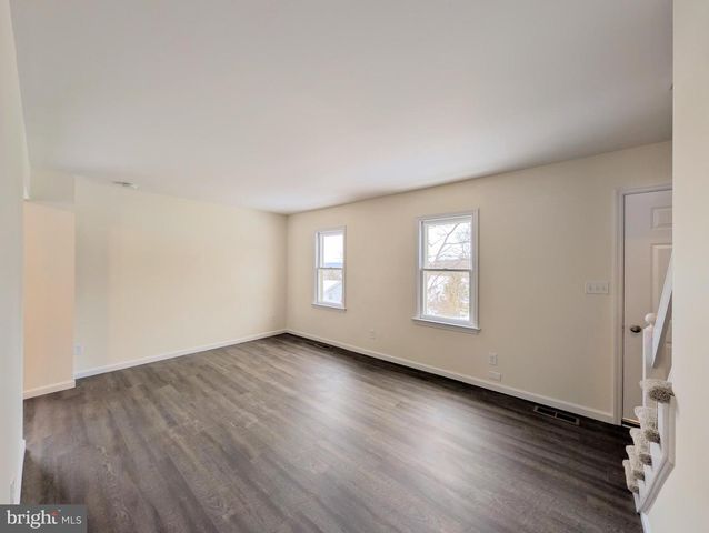 520 PITNEY RD, Columbia, PA 17512