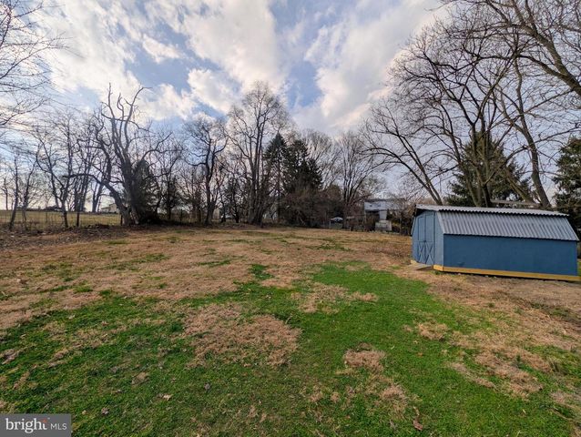 520 PITNEY RD, Columbia, PA 17512