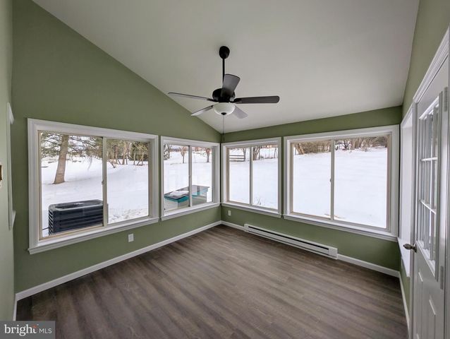 520 PITNEY RD, Columbia, PA 17512