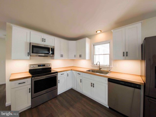 520 PITNEY RD, Columbia, PA 17512