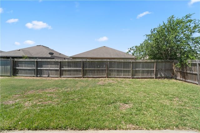 2909 Besterio Dr, Corpus Christi, TX 78415