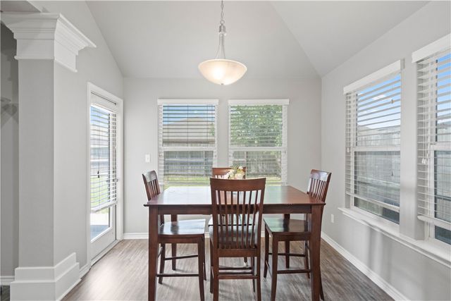 2909 Besterio Dr, Corpus Christi, TX 78415