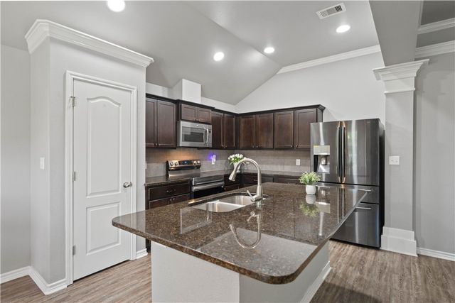2909 Besterio Dr, Corpus Christi, TX 78415