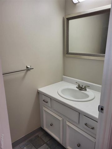 1504 Brentwood Drive 201, Troy, MI 48098
