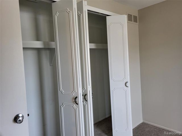1504 Brentwood Drive 201, Troy, MI 48098