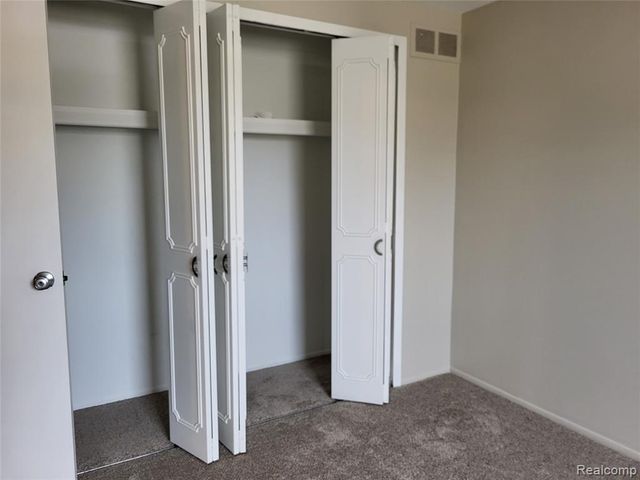 1504 Brentwood Drive 201, Troy, MI 48098