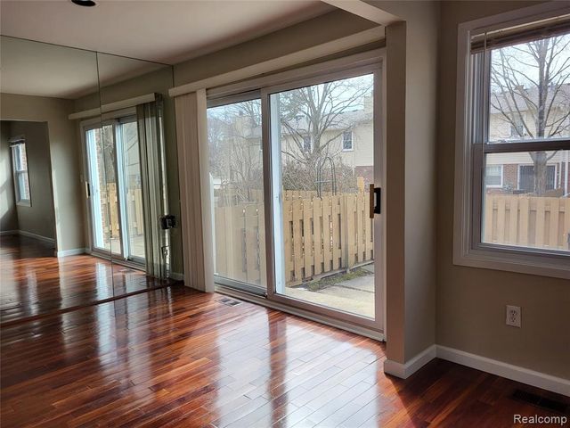 1504 Brentwood Drive 201, Troy, MI 48098