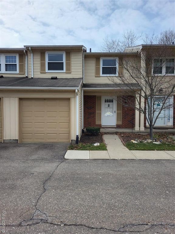 1504 Brentwood Drive 201, Troy, MI 48098