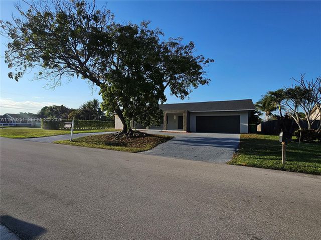 11761 NW 27th Ct, Plantation, FL 33323
