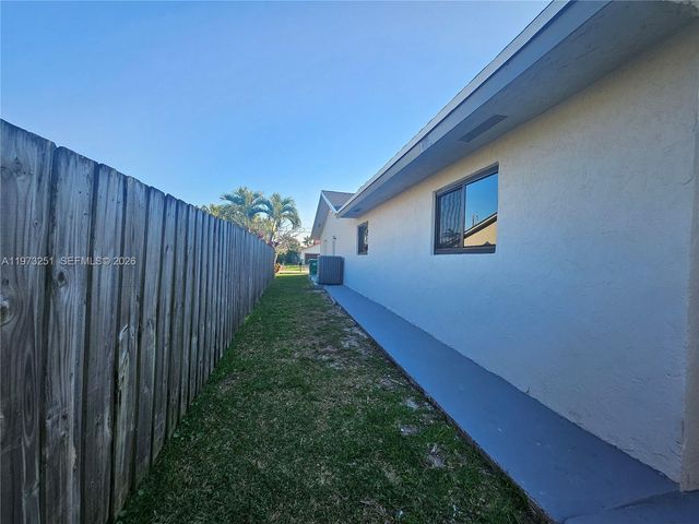 11761 NW 27th Ct, Plantation, FL 33323
