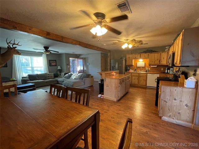 1207 N 4224 Road, Hugo, OK 74743