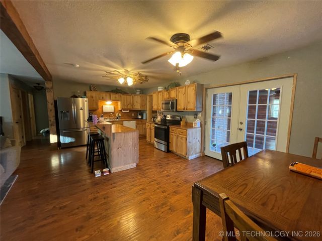 1207 N 4224 Road, Hugo, OK 74743