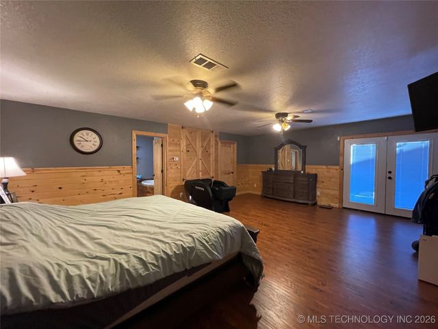 1207 N 4224 Road, Hugo, OK 74743