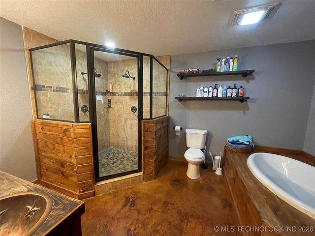 1207 N 4224 Road, Hugo, OK 74743