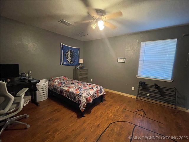 1207 N 4224 Road, Hugo, OK 74743