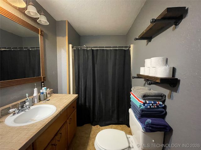 1207 N 4224 Road, Hugo, OK 74743