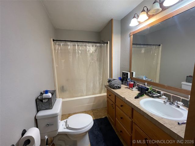 1207 N 4224 Road, Hugo, OK 74743