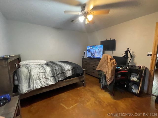 1207 N 4224 Road, Hugo, OK 74743