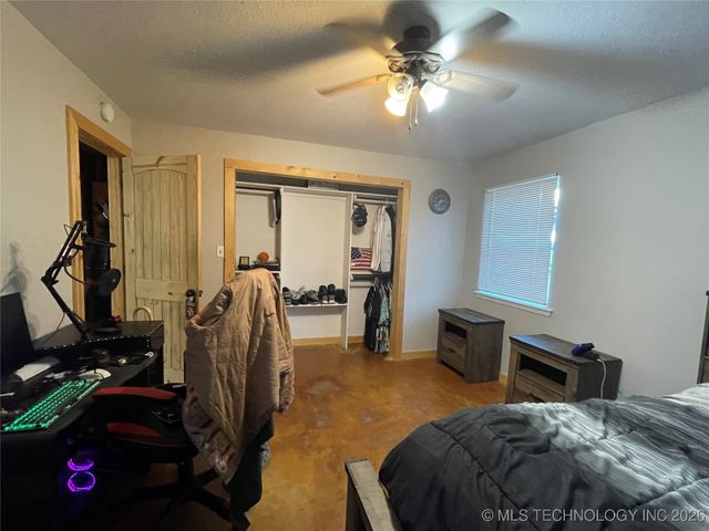 1207 N 4224 Road, Hugo, OK 74743