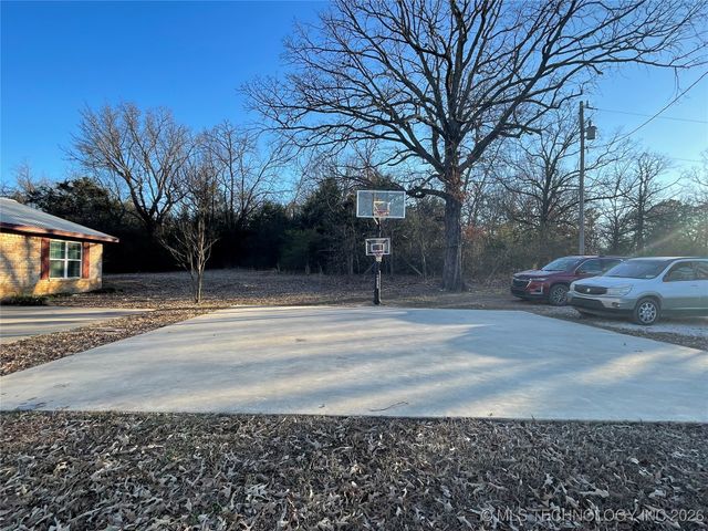 1207 N 4224 Road, Hugo, OK 74743