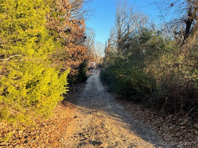 1207 N 4224 Road, Hugo, OK 74743