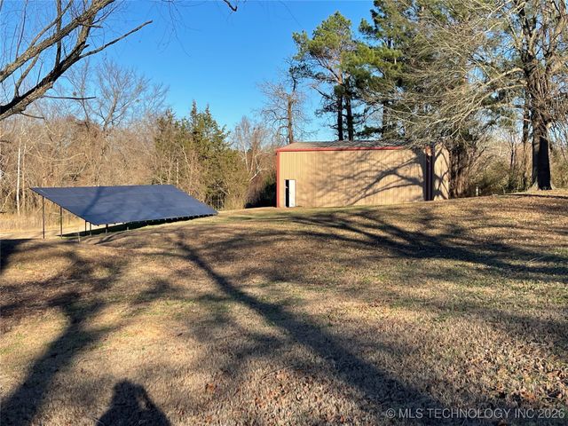 1207 N 4224 Road, Hugo, OK 74743