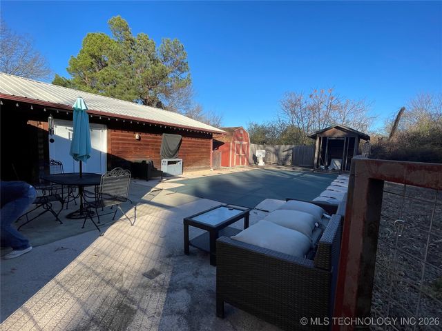 1207 N 4224 Road, Hugo, OK 74743