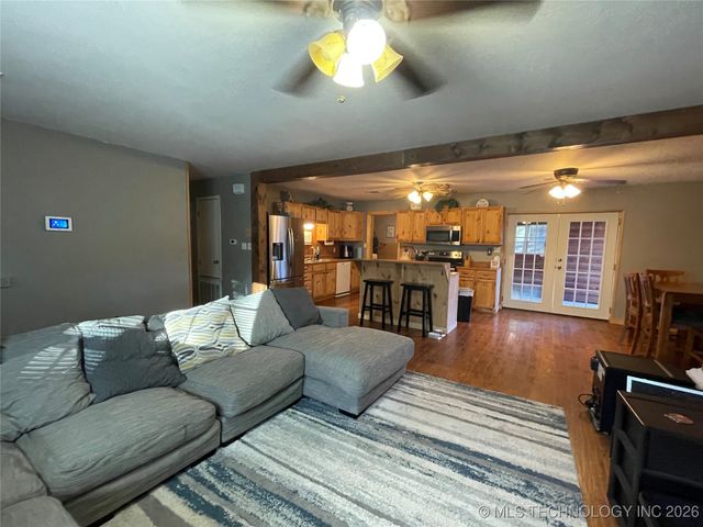 1207 N 4224 Road, Hugo, OK 74743