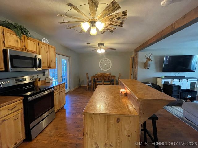 1207 N 4224 Road, Hugo, OK 74743