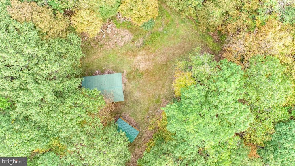 Image 2 of property listing at 15800 SPRUCEWOOD DR, Frostburg, MD 21532