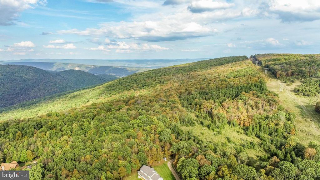 Image 6 of property listing at 15800 SPRUCEWOOD DR, Frostburg, MD 21532