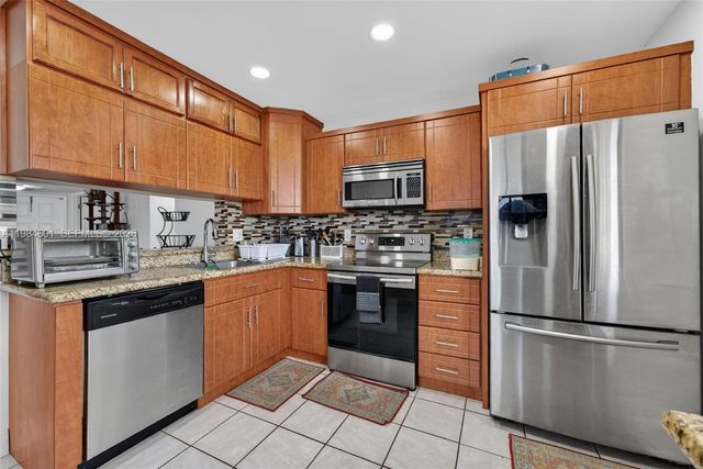 889 Hamilton Drive 889L, Homestead, FL 33034