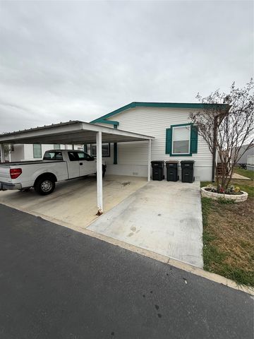 142 EAGLE CREEK DR, Kyle, TX 78640