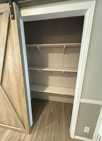 142 EAGLE CREEK DR, Kyle, TX 78640