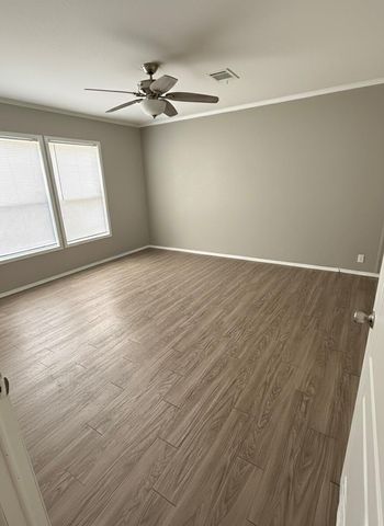 142 EAGLE CREEK DR, Kyle, TX 78640