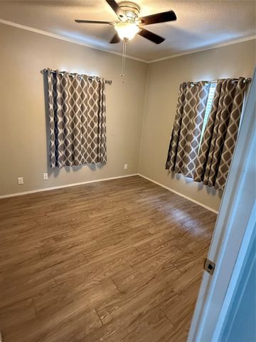 142 EAGLE CREEK DR, Kyle, TX 78640