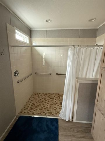 142 EAGLE CREEK DR, Kyle, TX 78640