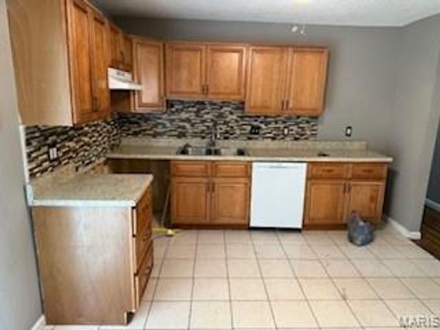 11632 Las Ladera Drive, Florissant, MO 63033