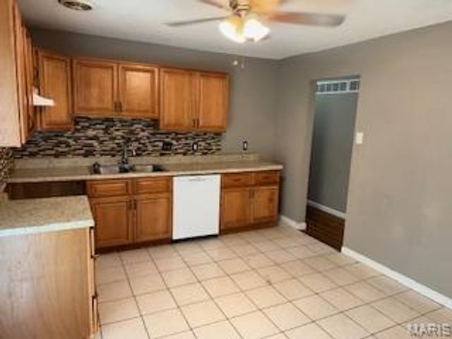 11632 Las Ladera Drive, Florissant, MO 63033