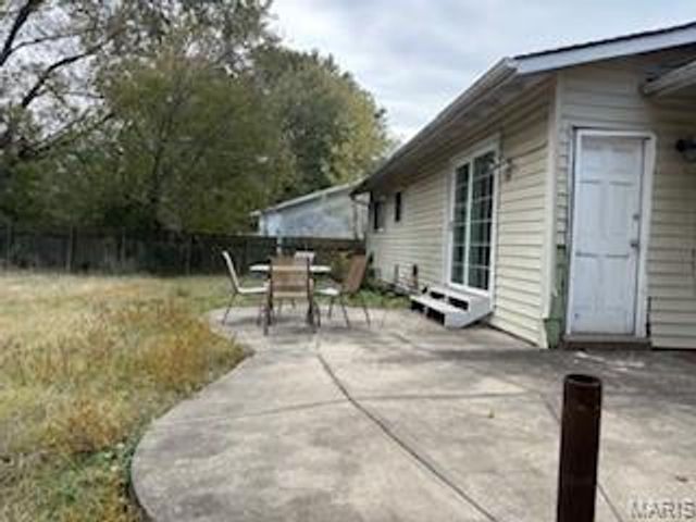 11632 Las Ladera Drive, Florissant, MO 63033