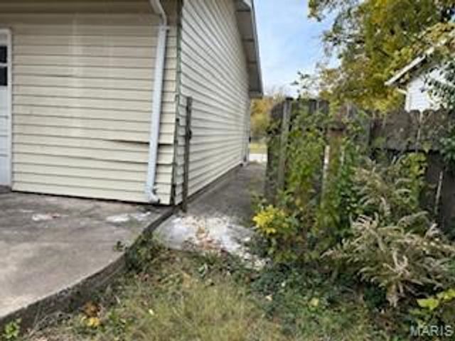 11632 Las Ladera Drive, Florissant, MO 63033