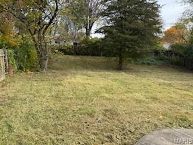 11632 Las Ladera Drive, Florissant, MO 63033