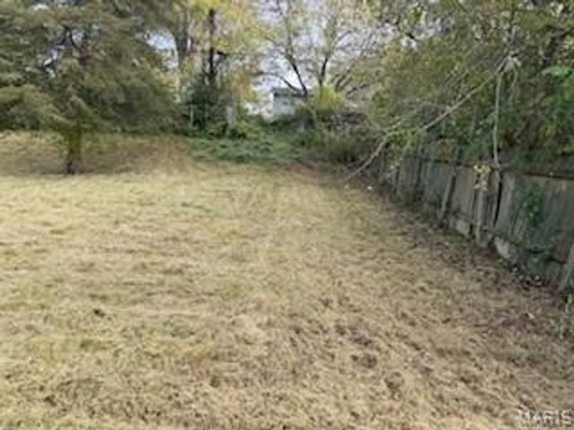 11632 Las Ladera Drive, Florissant, MO 63033