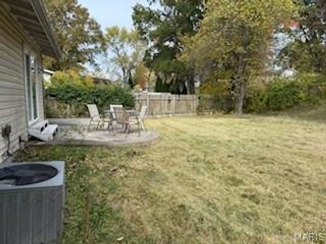 11632 Las Ladera Drive, Florissant, MO 63033